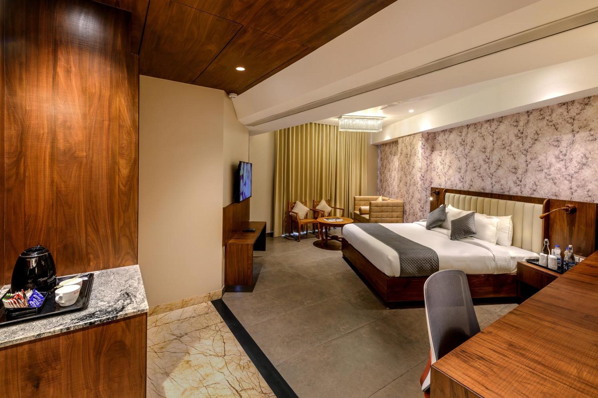 Sundex Hotel Thanjavur Esterno foto